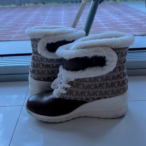 Fuzzy and comfortable Michael Kors shoes size 3 big kids